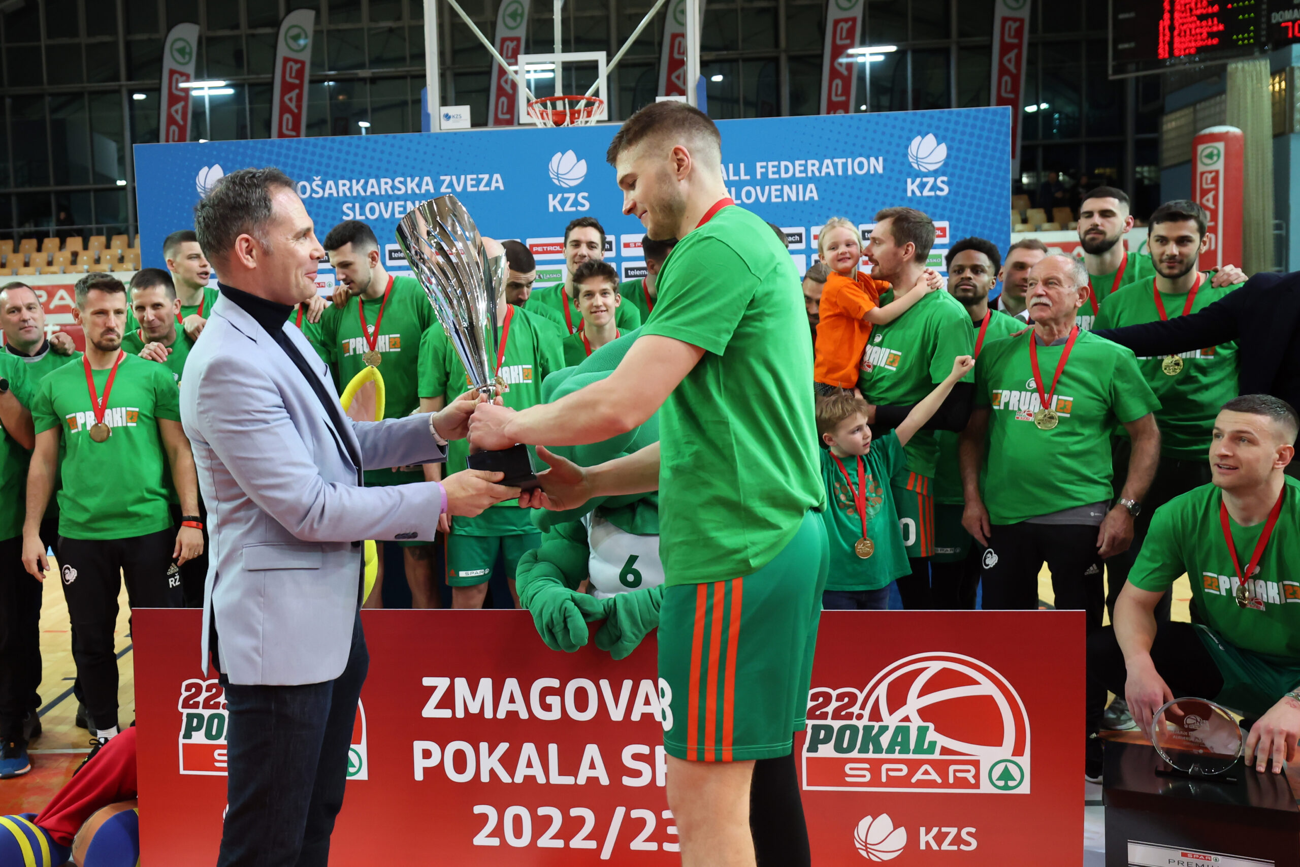 Utrinki s tekme Slavje Zmajev na finalnem turnirju Pokala Spar KK